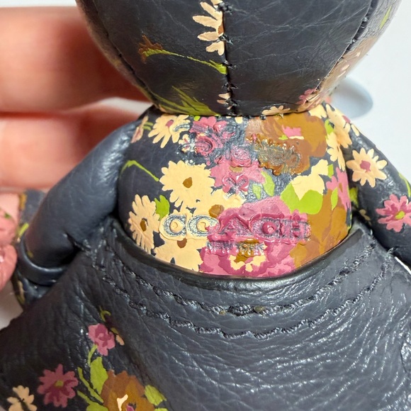 Disney x Coach Minnie Mouse Floral Leather Bag Charm - Picture 6 of 8